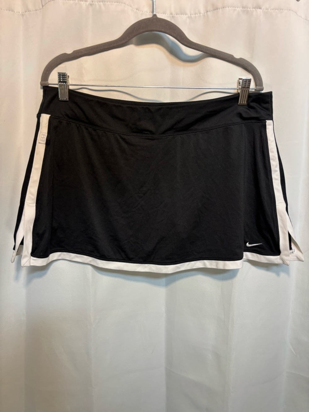 Nike Dri Fit XL Black White Athletic Tennis Golf Skort Built In Shorts - Picture 2 of 6